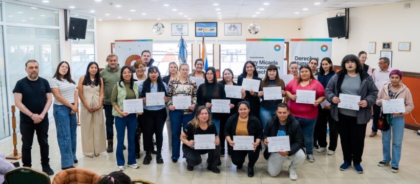FUPE y el gobierno de Tierra del Fuego entregaron 70 becas para promover el acceso a la educación con enfoque en derechos humanos
